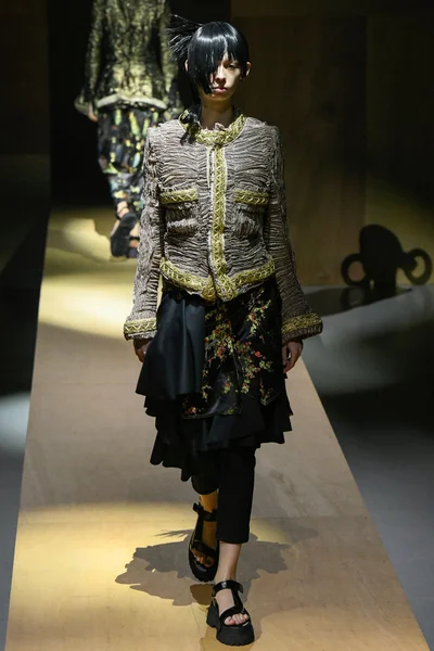 Look 19